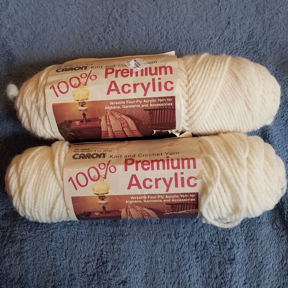 Caron Premium Acrylic Yarn 2‎ Skeins 3oz Off White New 4-Ply Vintage 2502 USA